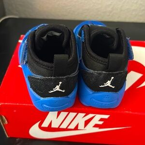 Blue toddler Jordan’s size 5c